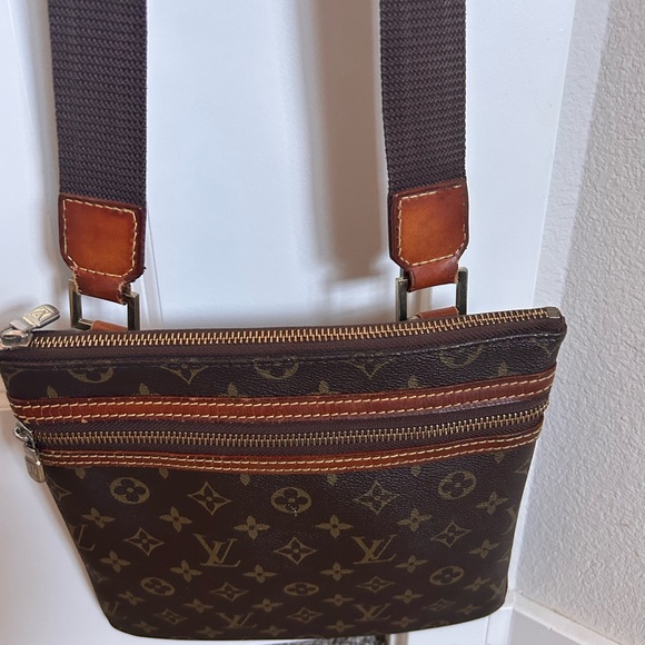 Re-vamped brown crossbody - Picture 2 of 5